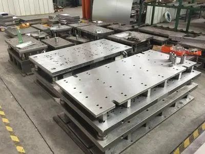 沖壓模具報(bào)價(jià)流程與機(jī)修組合工具 精密工藝的效率之道
